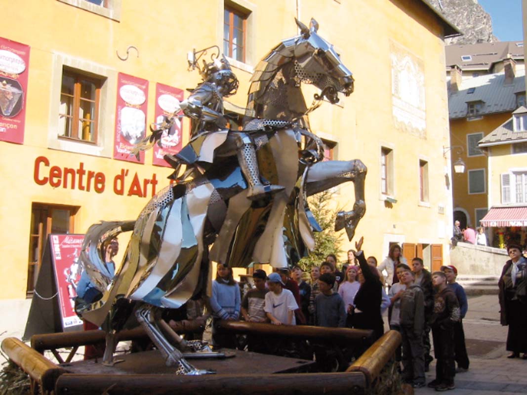  EXPOSITION CENTRE D'ART CONTEMPORAIN - MÉTAMORPHOSE - Entrée Place d'armes - Anne et Catherine PANCALDI avec les visites des scolaires de Briançon et de la Communauté de Communes du Briançonnais 