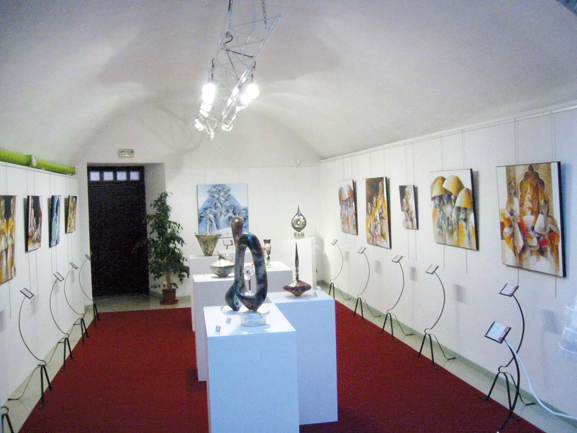  EXPOSITION CENTRE D'ART CONTEMPORAIN - MÉTAMORPHOSE - Salon prestige - BENETT artiste peintre - OKAMOTO créateur verrier 