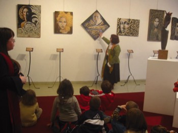  Exposition Centre d'Art Contemporain - ESCALADE ARTITIQUE - SALON CRISTAL - Angela BETTA CASALE artiste peintre - Anne et Catherine PANCALDI avec les visites des scolaires de Briançon et de la Communauté de Communes du Briançonnais 